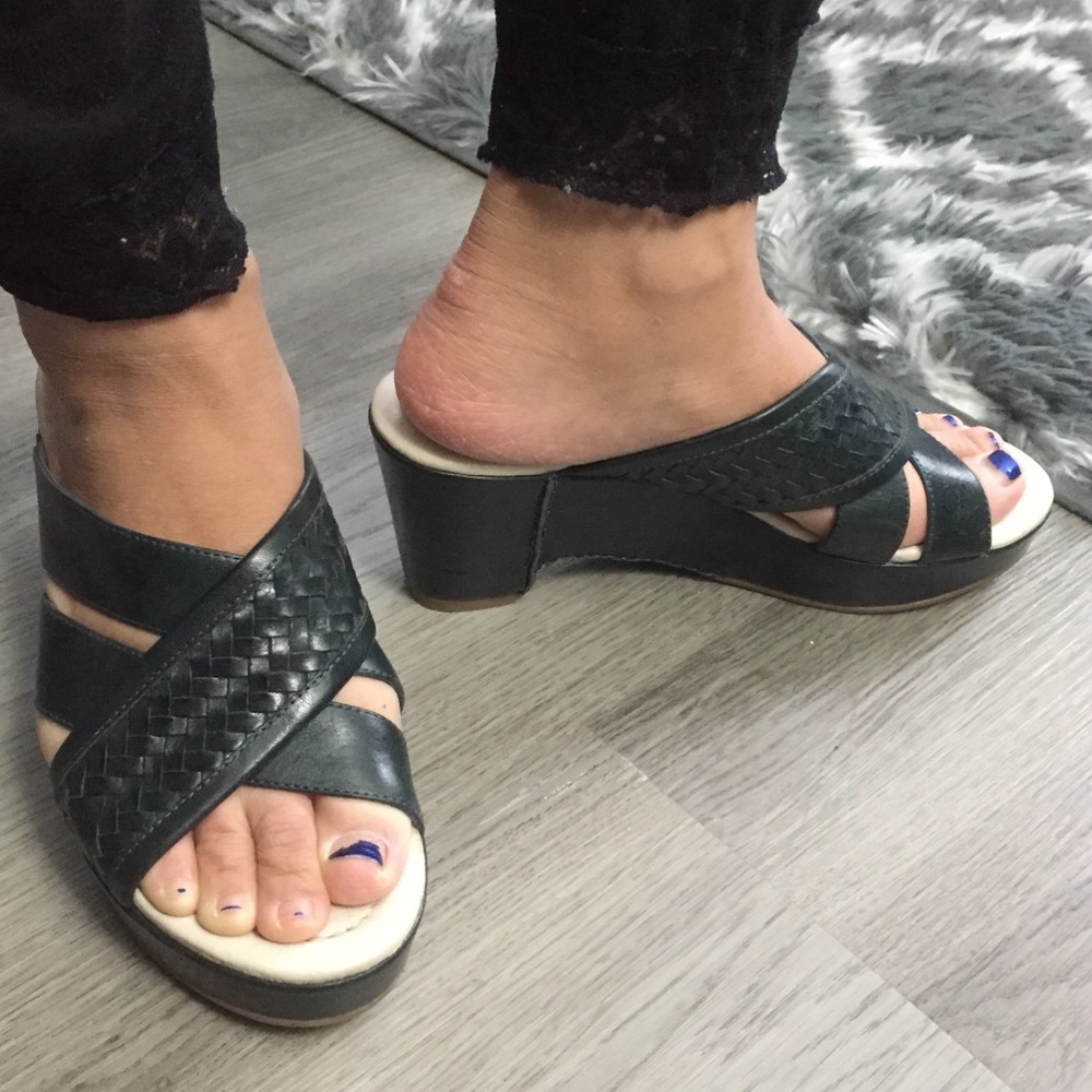 Frye Dark Green Weave Leather Wedge - Picture 8 of 8